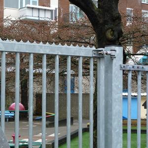 Galerie · Spielplatz am Ortsrand