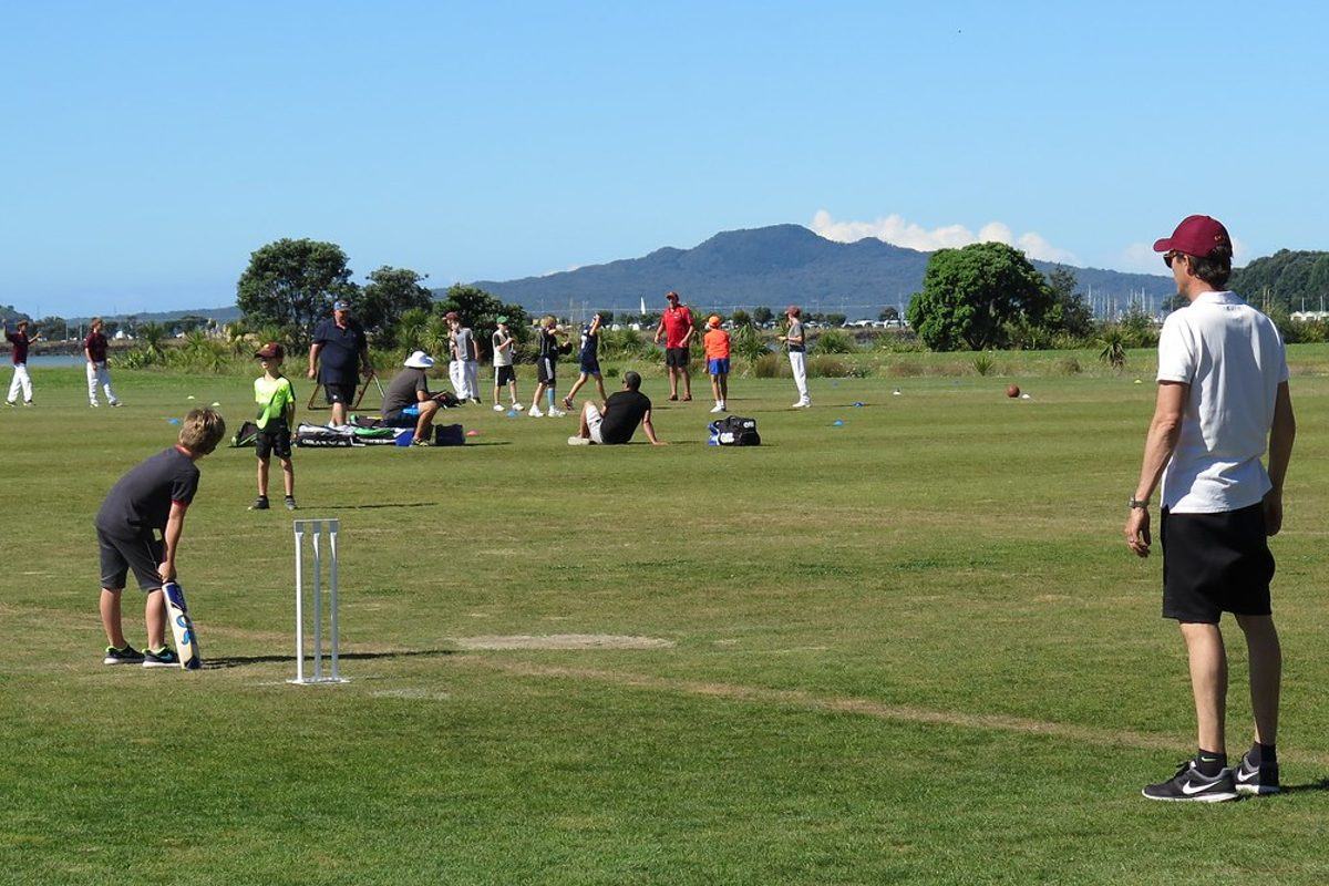 Galerie · Sportplatz am Abend